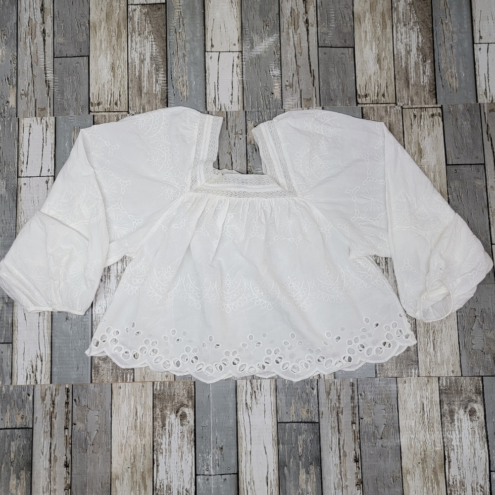 Universal Thread Women’s Long Sleeve Eyelet Blouse WHITE ,size. S, NWT. #C-K11.